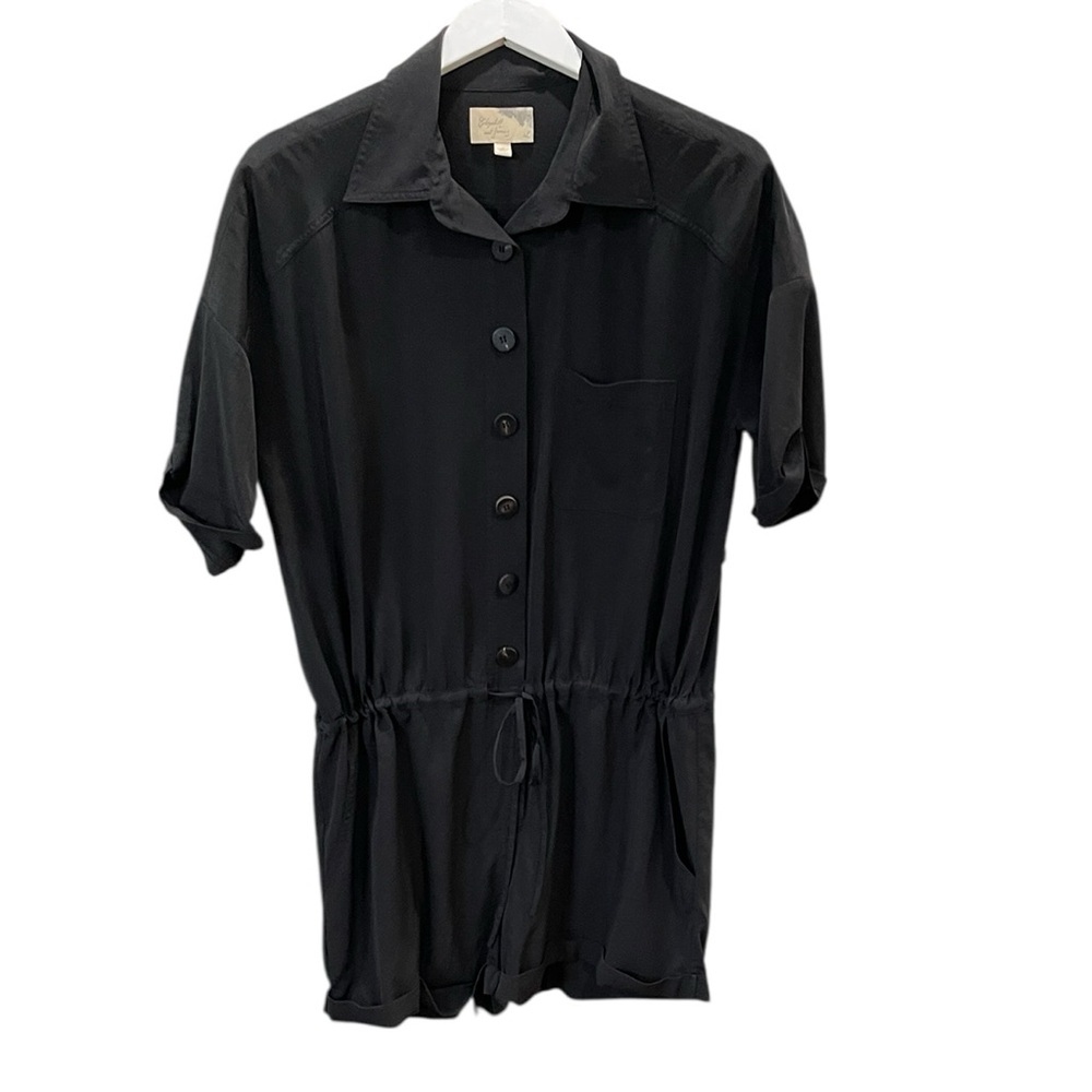 Elizabeth & James Short Sleeve Button Front Romper SZ L Black